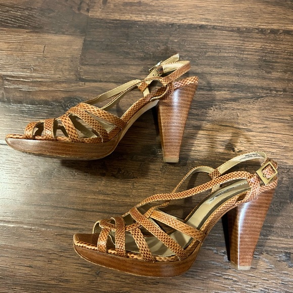Via Spiga Brown/Tan Strappy Slingback Snakeskin Patterned Chunky Wood Heel SZ 6 - Picture 8 of 9